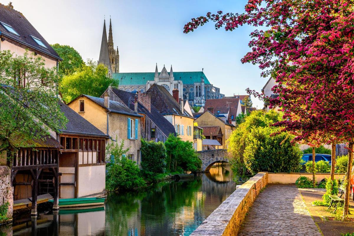 Apartamento L'Atelier Des Reves Chartres Exterior foto